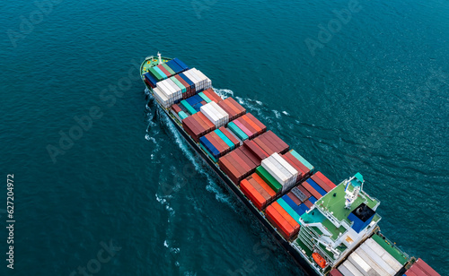 Obraz na plátně Ship of Business Logistics Cargo concept and the map global partner connection o