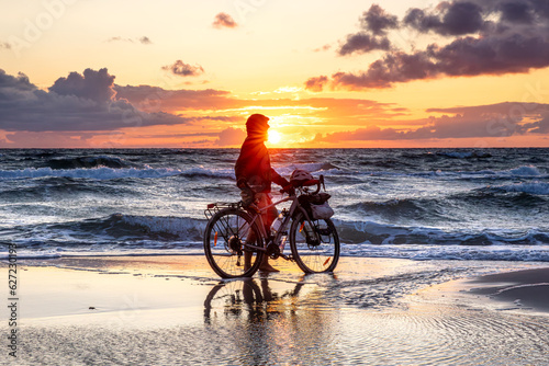 radfahrer am meer