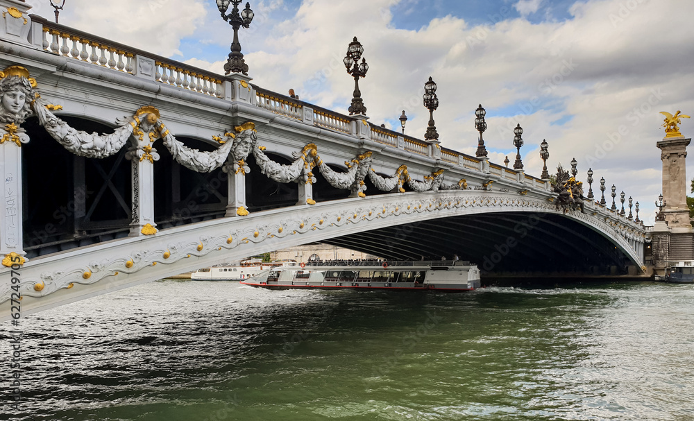 Obraz premium bridge over the river