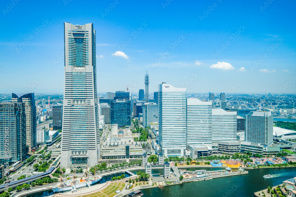 Naklejka premium 神奈川県横浜市みなとみらいの都市風景