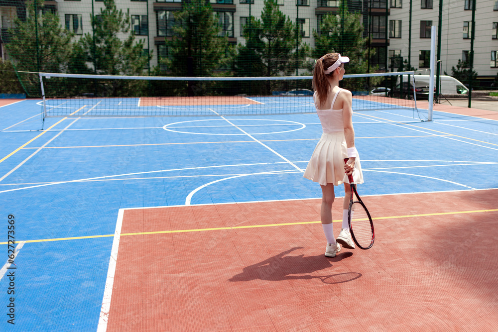 Φωτογραφία girl tennis player in white uniform holding racket on tennis court, female athle