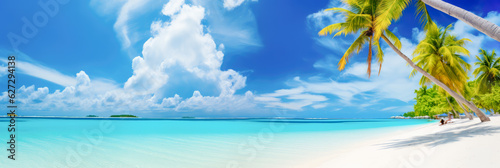 Weiser Strand mit Palmen. Generiert mit KI © shokokoart