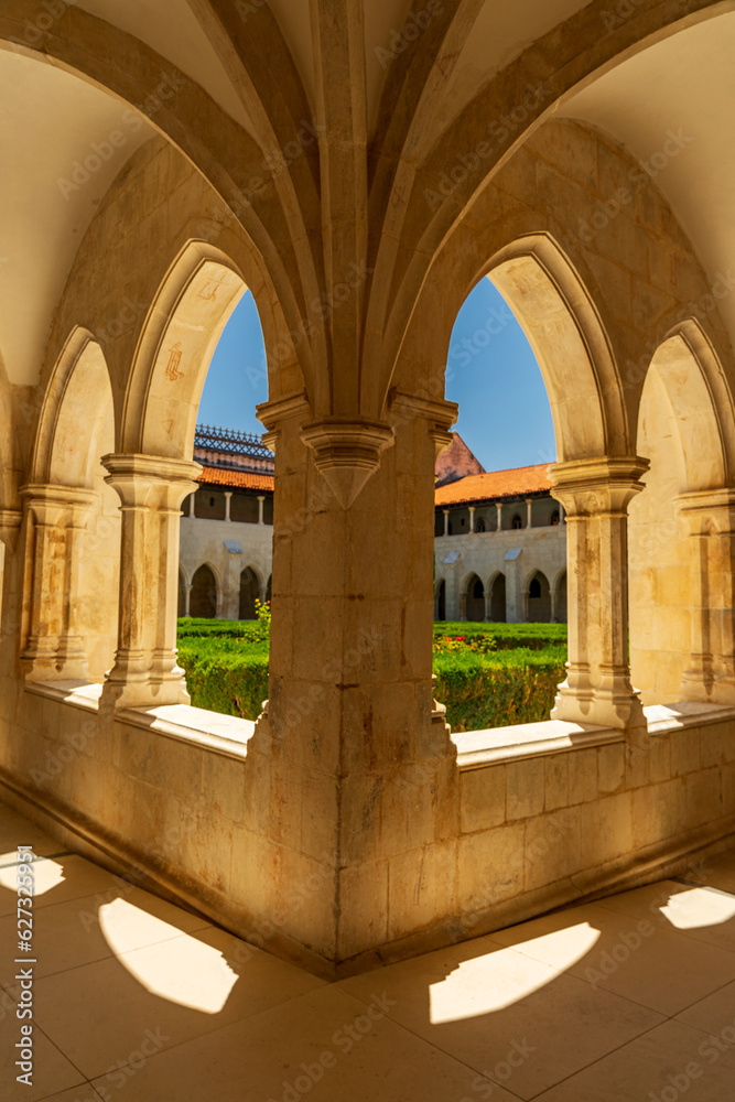 Zespół klasztorny Batalha Monastery w Portugalii, detale architektoniczne. Ze względu na unikatową wartość kulturową został wpisany na światową listę UNESCO.