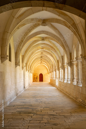 Zesp     klasztorny Batalha Monastery w Portugalii  detale architektoniczne. Ze wzgl  du na unikatow   warto     kulturow   zosta   wpisany na   wiatow   list   UNESCO.