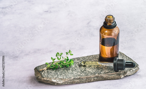 Foto gesund Aromatherapie mit Gewürz Öl, Thymian, Thymianöl