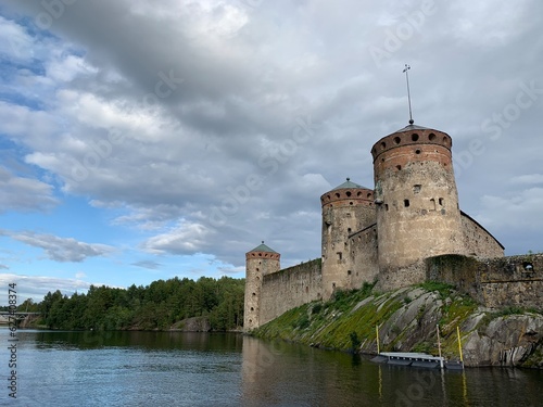 Obraz na płótnie Burg Olofsborg / nyslott, im See, Stadt Savonlinna in Finnland