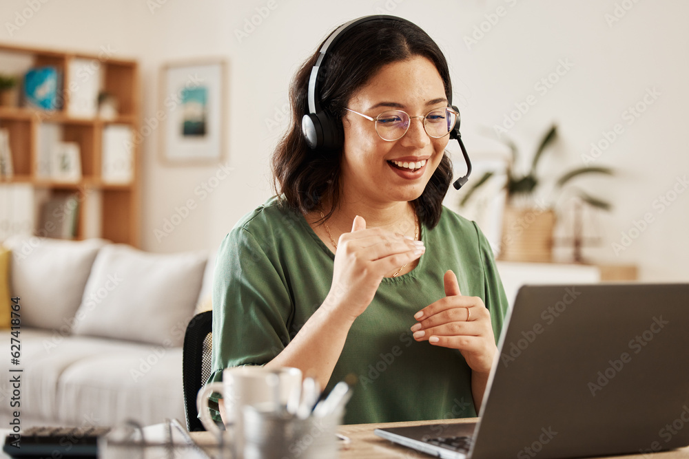 Naklejka premium Home customer support, laptop video call and happy woman explain insurance service, telecom or sales in webinar. Freelance remote work, online conference or person consulting on networking connection