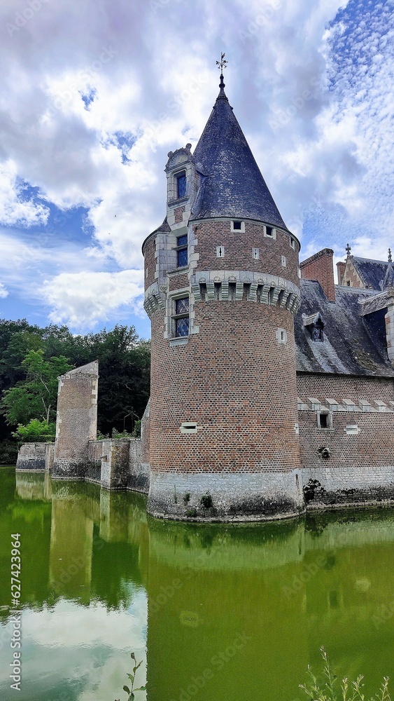 Fototapeta premium CHATEAU DU MOULIN (Lassay-sur-Croisne - Loire-et-Cher)