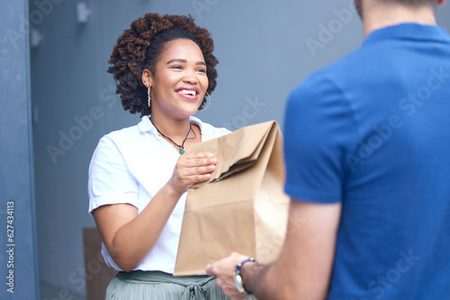 фотографія Happy woman, package and delivery man by door for order, fast food or parcel in ecommerce at home