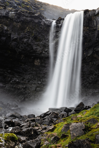 Wasserfall auf den F  r  er-Inseln