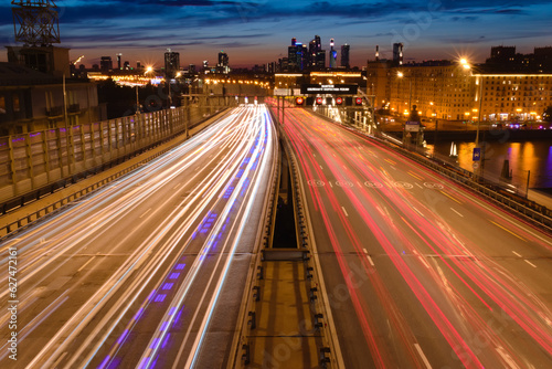 Obraz na płótnie Evening view on the Andreevsky Bridge. Moscow evening road traffic. w salonie