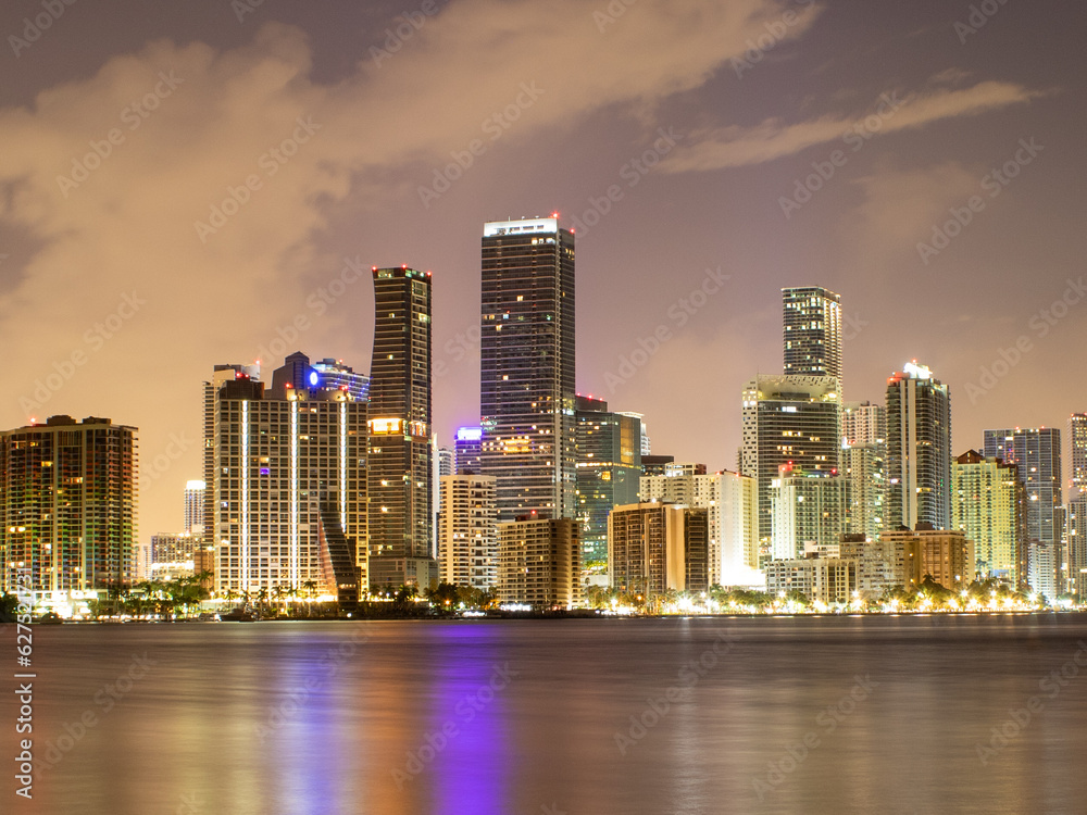 Obraz premium Miami city skyline at night