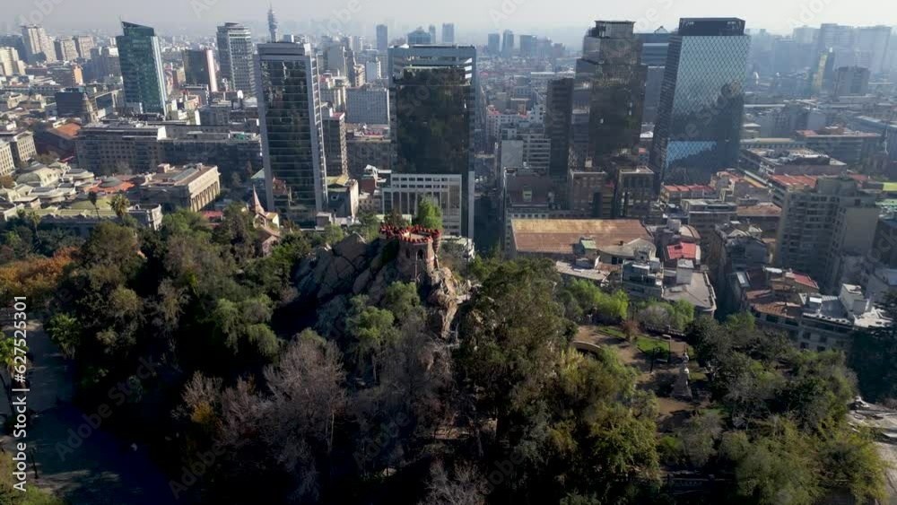 Santa Lucía Hill is one of the most frequented public parks by local and foreign tourists, as it is one of the most recognizable icons in the capital and in the country.
