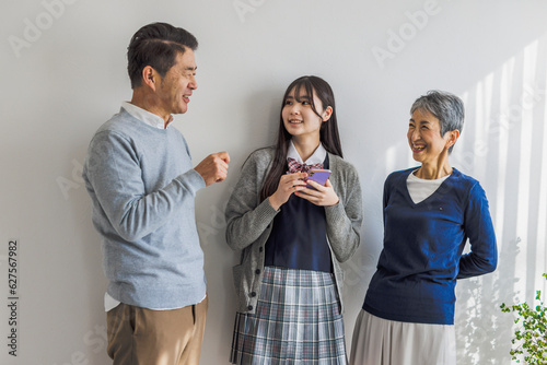 孫と談笑する日本人シニア夫婦 photo