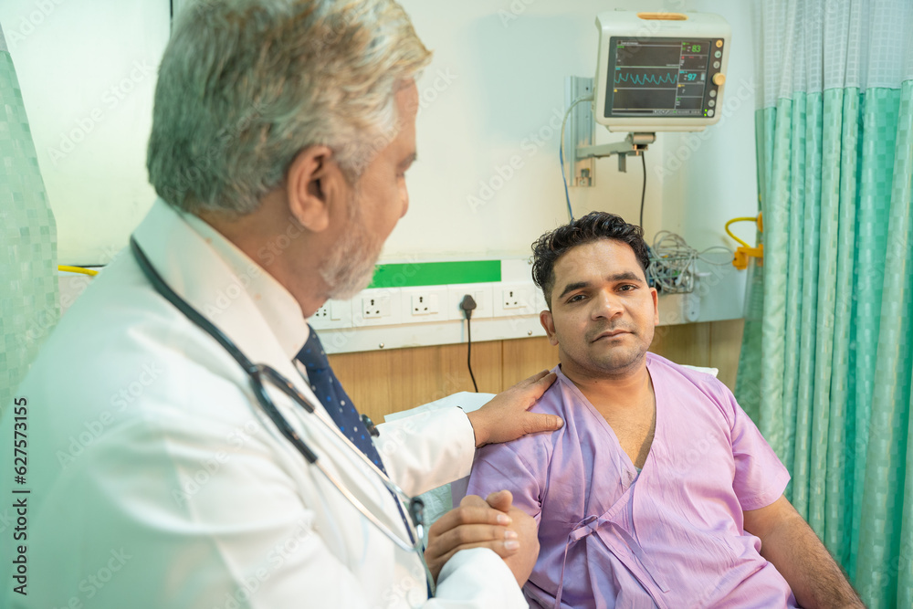 Obraz premium Doctor helping and support to patient while medical examination. trust and ethic concept.