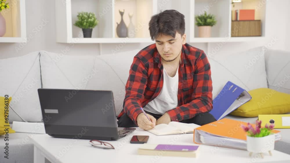 The lazy man cannot focus on his work. The lazy man cannot focus on his work.