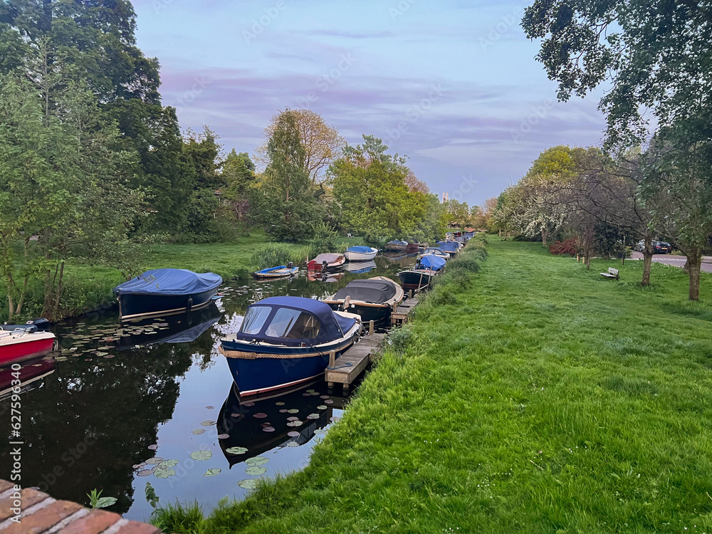 Naklejka premium Beautiful view of canal with moored boats outdoors