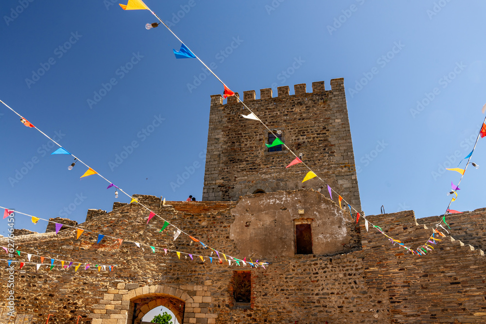 Ruiny zamku w Monsaraz rejon Alentejo w Portugalii