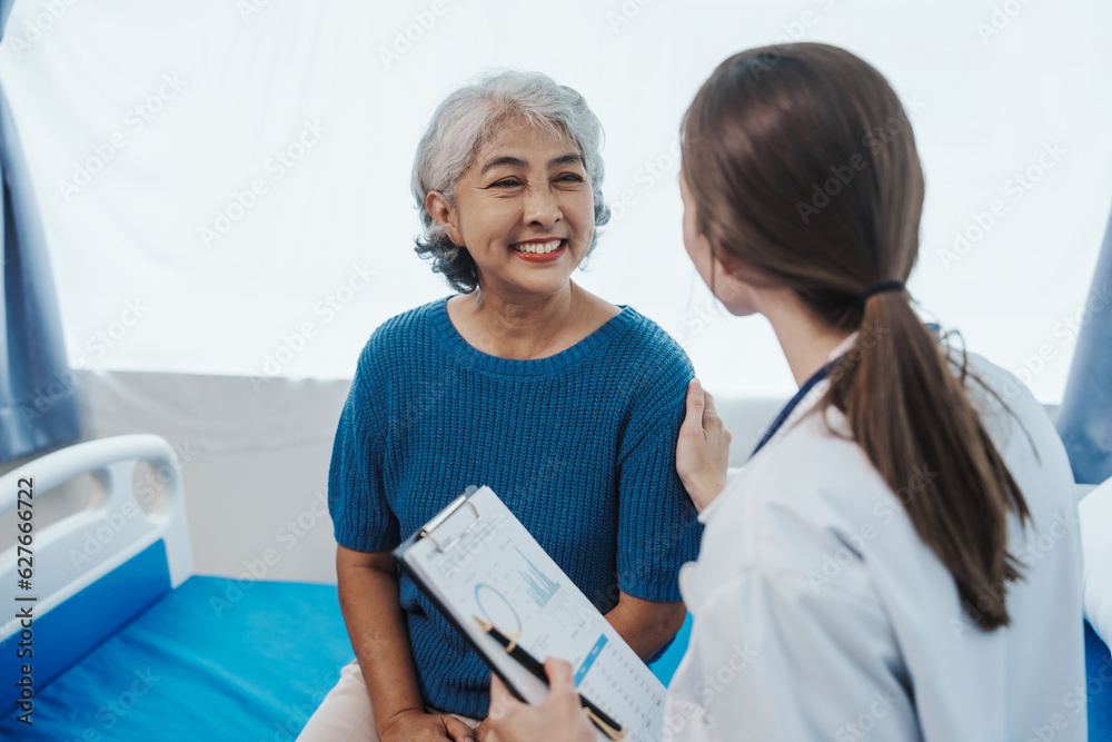 Foto de Female doctor examined patient health peace of mind. Basic