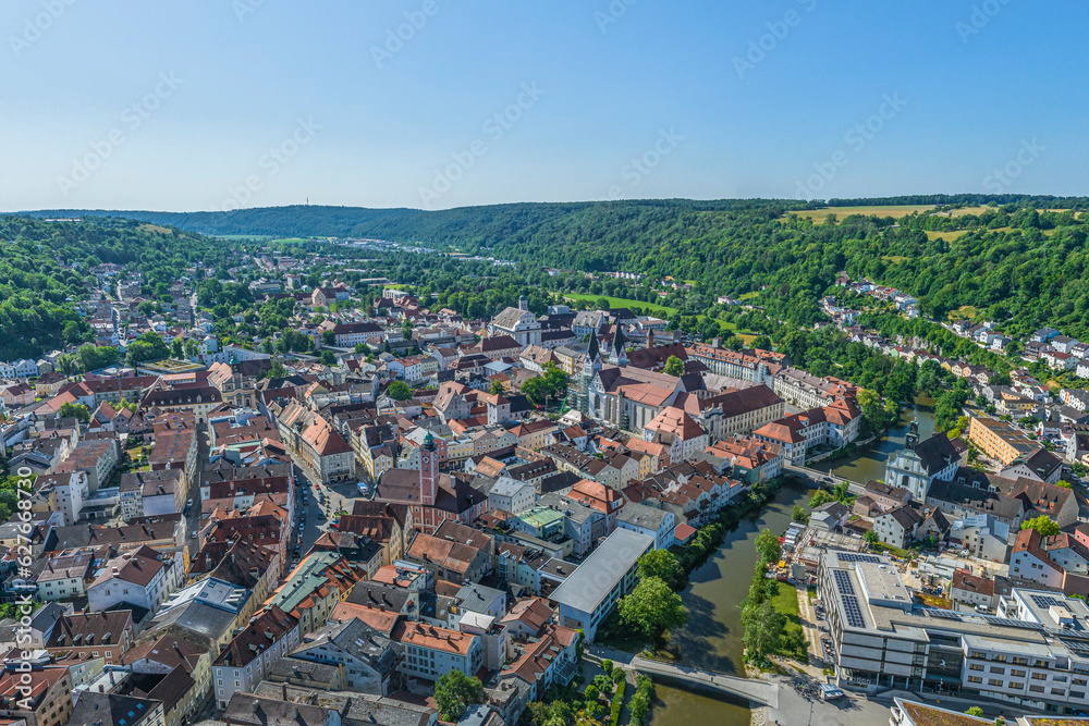 Panorama-Blick über die Altstadt von Eichstätt in Oberbayern ins Altmühltal