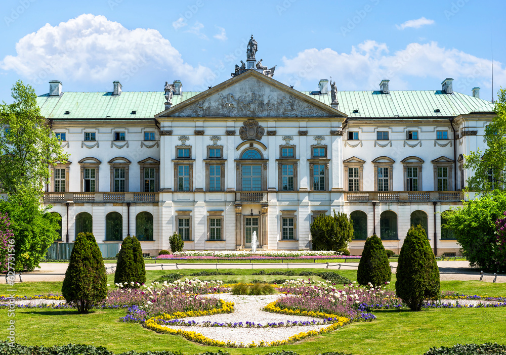 Krasinki palace in summer
