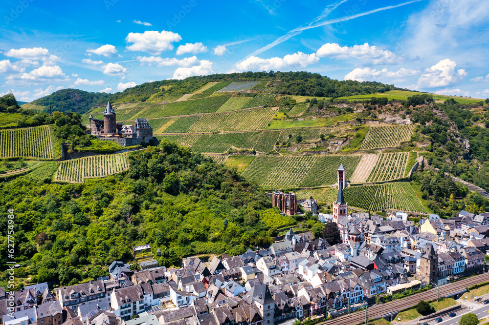 Obraz premium Bacharach panoramic view. Bacharach is a small town in Rhine valley in Rhineland-Palatinate, Germany. Bacharach on Rhein town, Rhine river, Germany.
