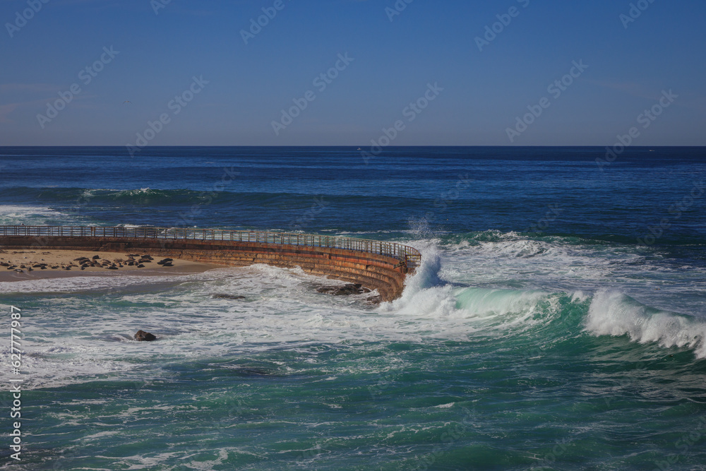 Obraz premium Waves crashing at Children's Pool San Diego California