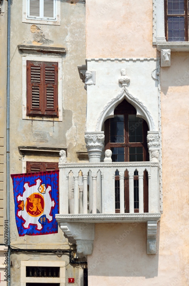 Fototapeta premium Edificio veneciano en Piran, Eslovenia