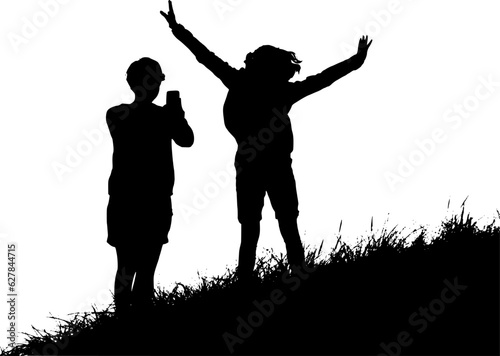 Vektor Silhouette - Kinder Selfie im Urlaub - Springen am Strand 
