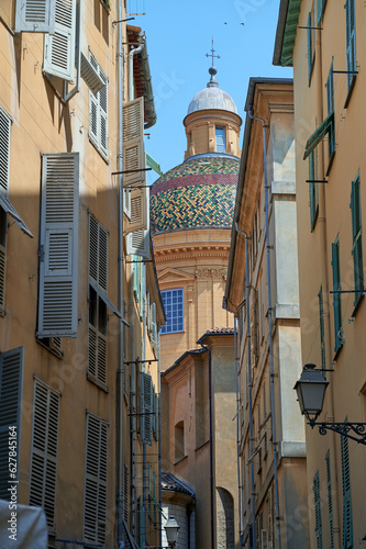 Obraz na płótnie Narrow street in the old town in Nice France with a view of Saint Reparate Cathedral dome w salonie
