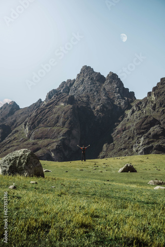 Fotografia de paisaje andino peruano donde hay un campo vacío para fotomontajes de cualquier producto