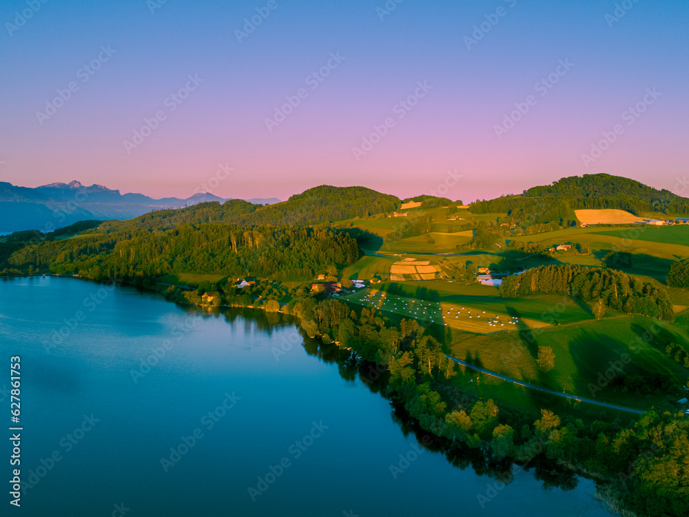 Naklejka premium les collines du lac