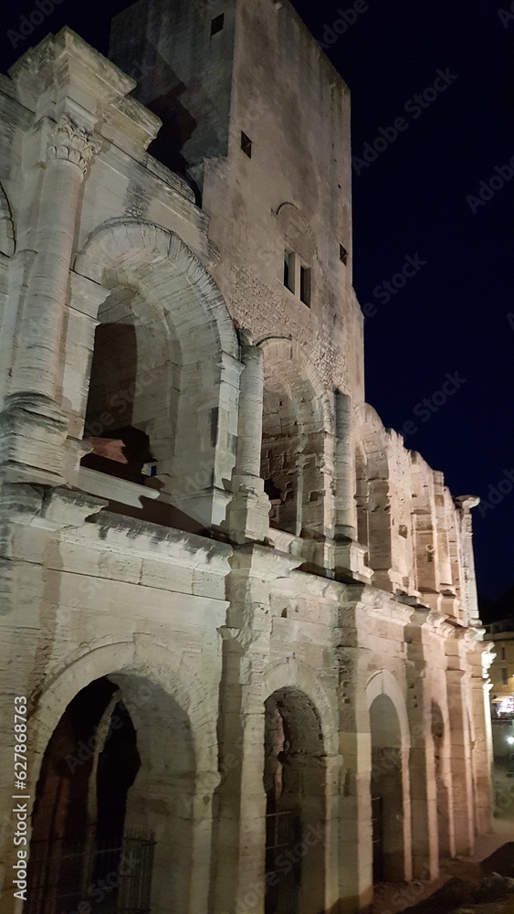 Arènes d'Arles la nuit