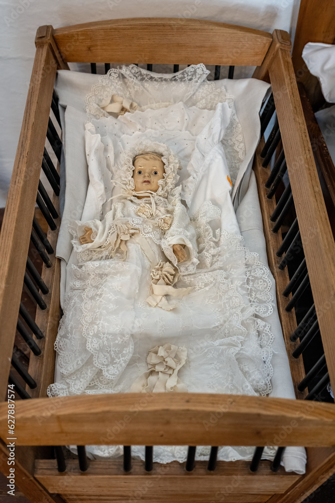 Cradle for a small child with a doll.