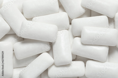 Fotografía Tasty white chewing gums as background, top view