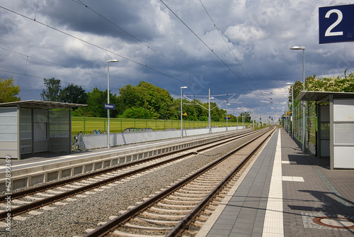 S-Bahn, S Bahnhof Großdeuben, Bahnsteig und Gleis, Markkleeberg bei Leipzig, Sachsen, Deutschland