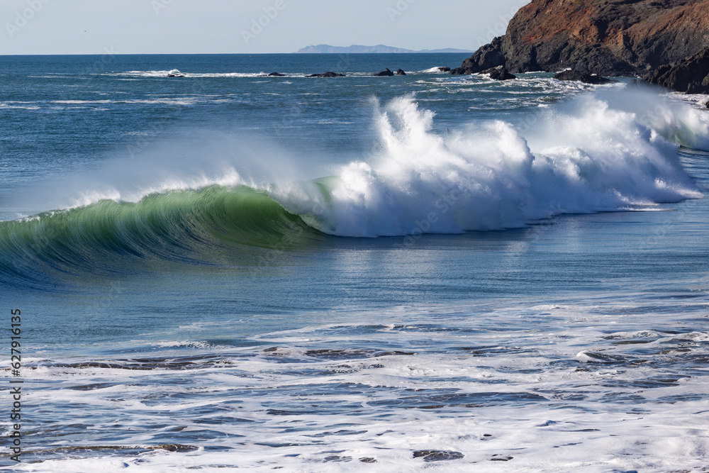 Fototapeta premium Crushing waves