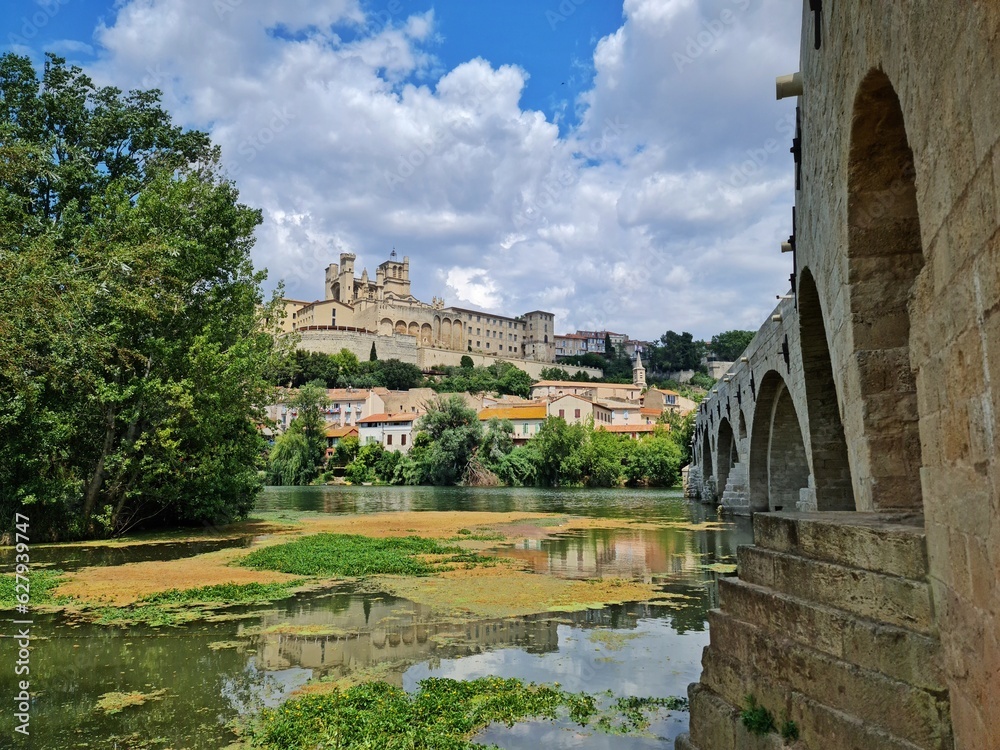 Point de vue sur la ville de Béziers dans l'hérault dans le sud de la France