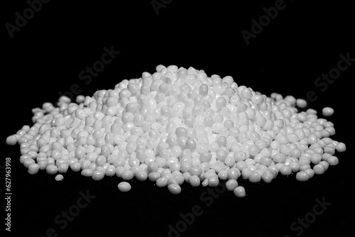 circle white geraniol chemical powder