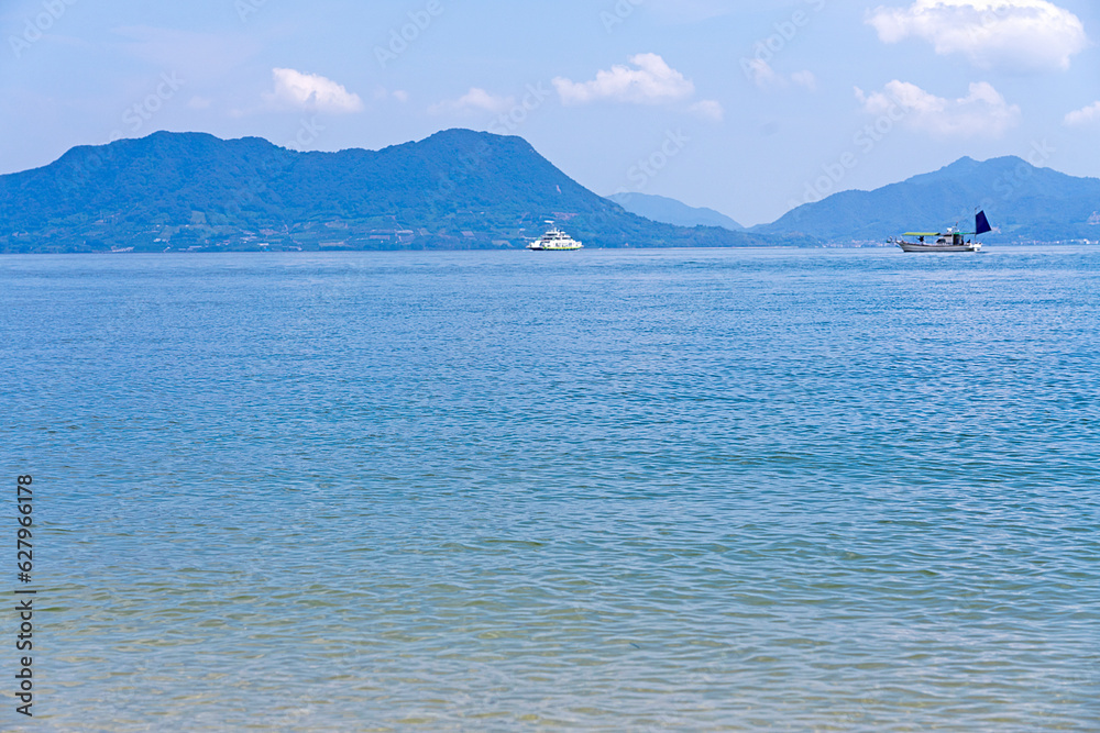 海と島と船