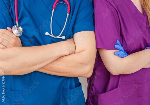 Lekarze w szpitalu, dwie osoby z bliska photo
