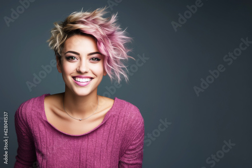 Foto trendy young woman with messy bob hair style blond with pink highlights and big