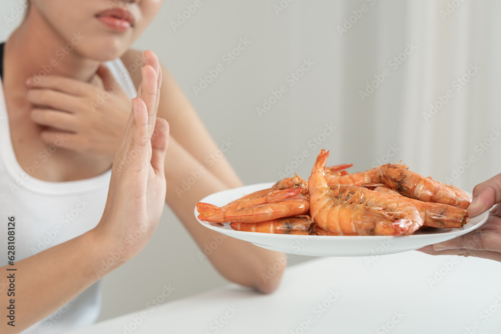 food allergies, women have reactions itching and redness after eating