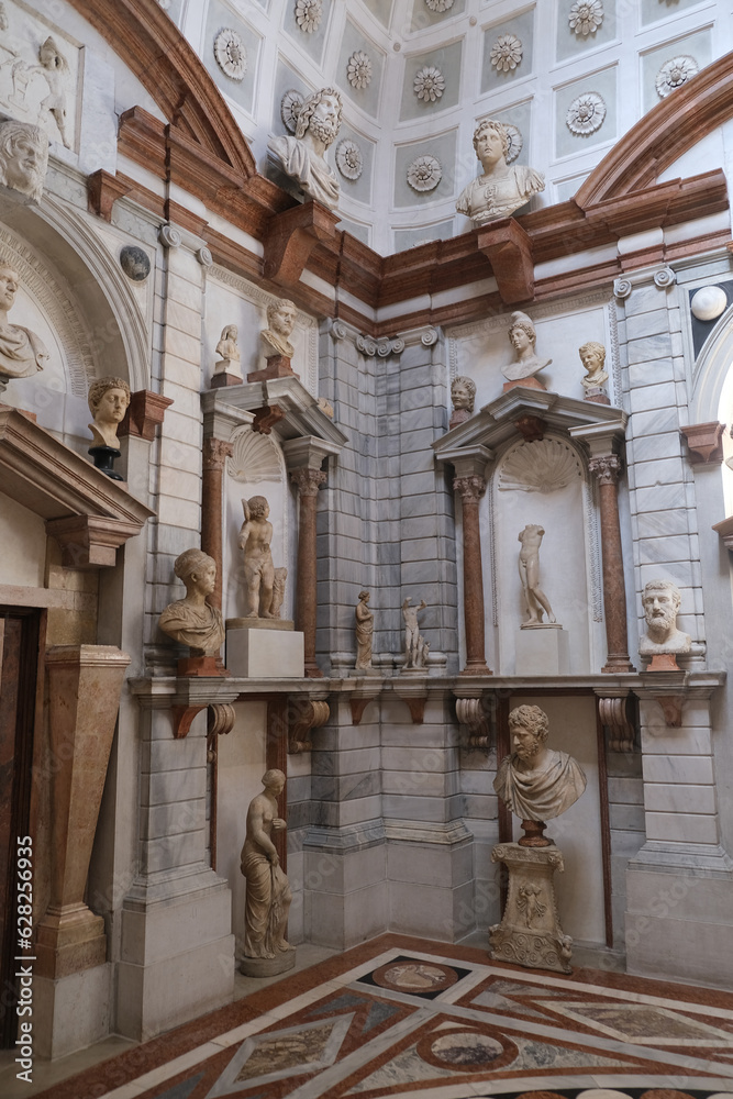 estátuas palácio veneza itáia
