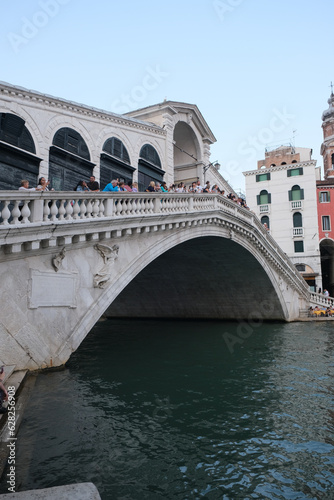 rialto canal de veneza italia vista arquitetura