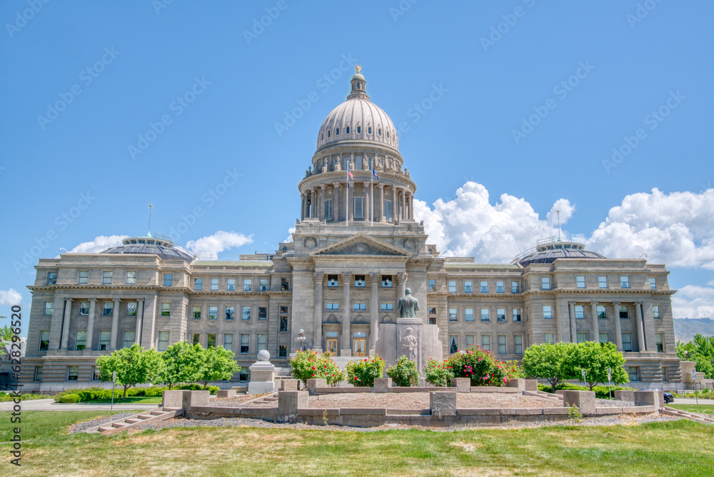 Obraz premium Exterior of the Idaho State Capitol Building in downtown capital city of Boise, Idaho