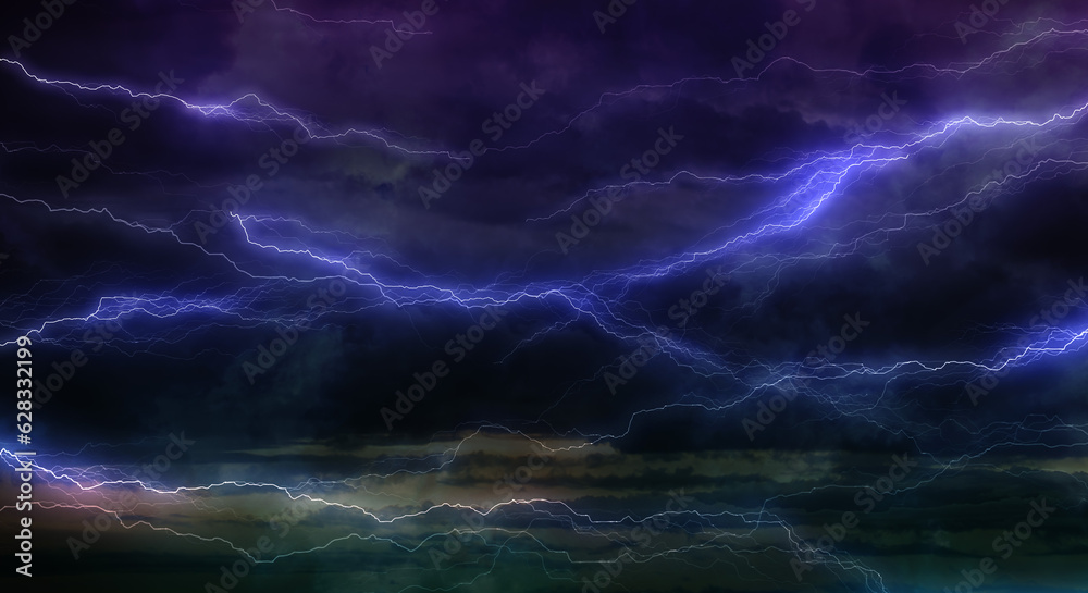 暗く厚い雨雲に走る雷、稲妻の背景　嵐・台風・豪雨・大雨・邪悪・不穏・ヘビーメタルのイメージ