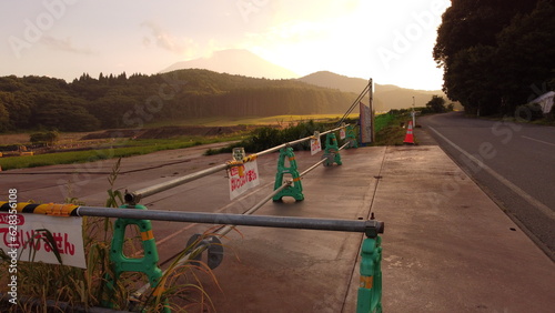 夕方の砂防ダム工事現場