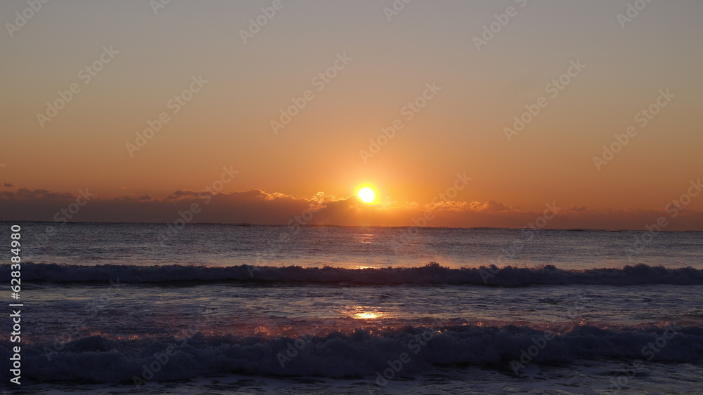 Fototapeta premium sunrise on the beach