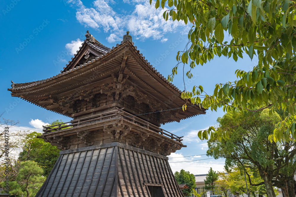 Fototapeta premium 愛知 大樹寺の鐘楼